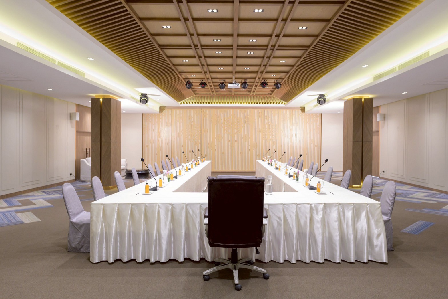 Kanadol Meeting Room