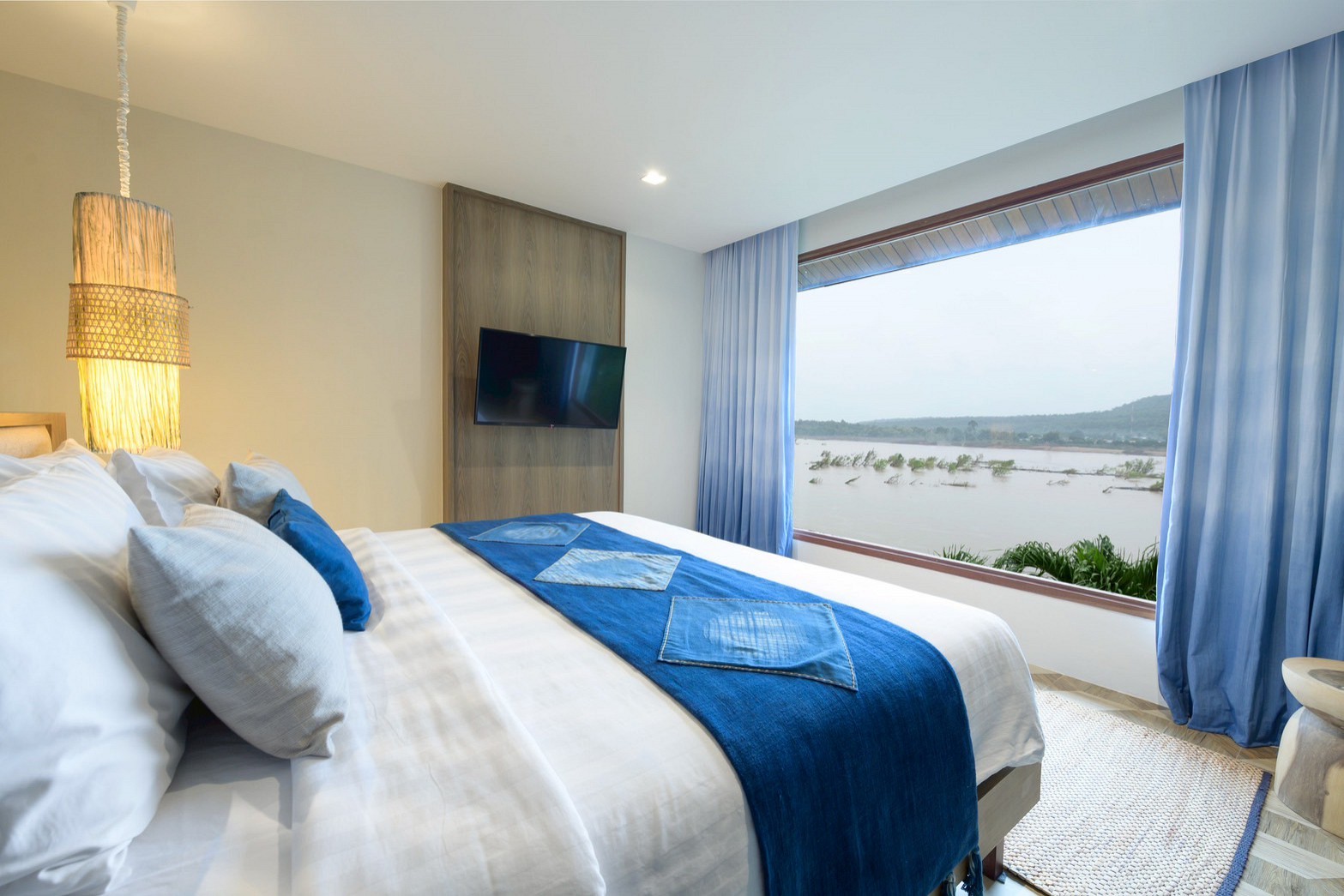 Deluxe King Room With River View