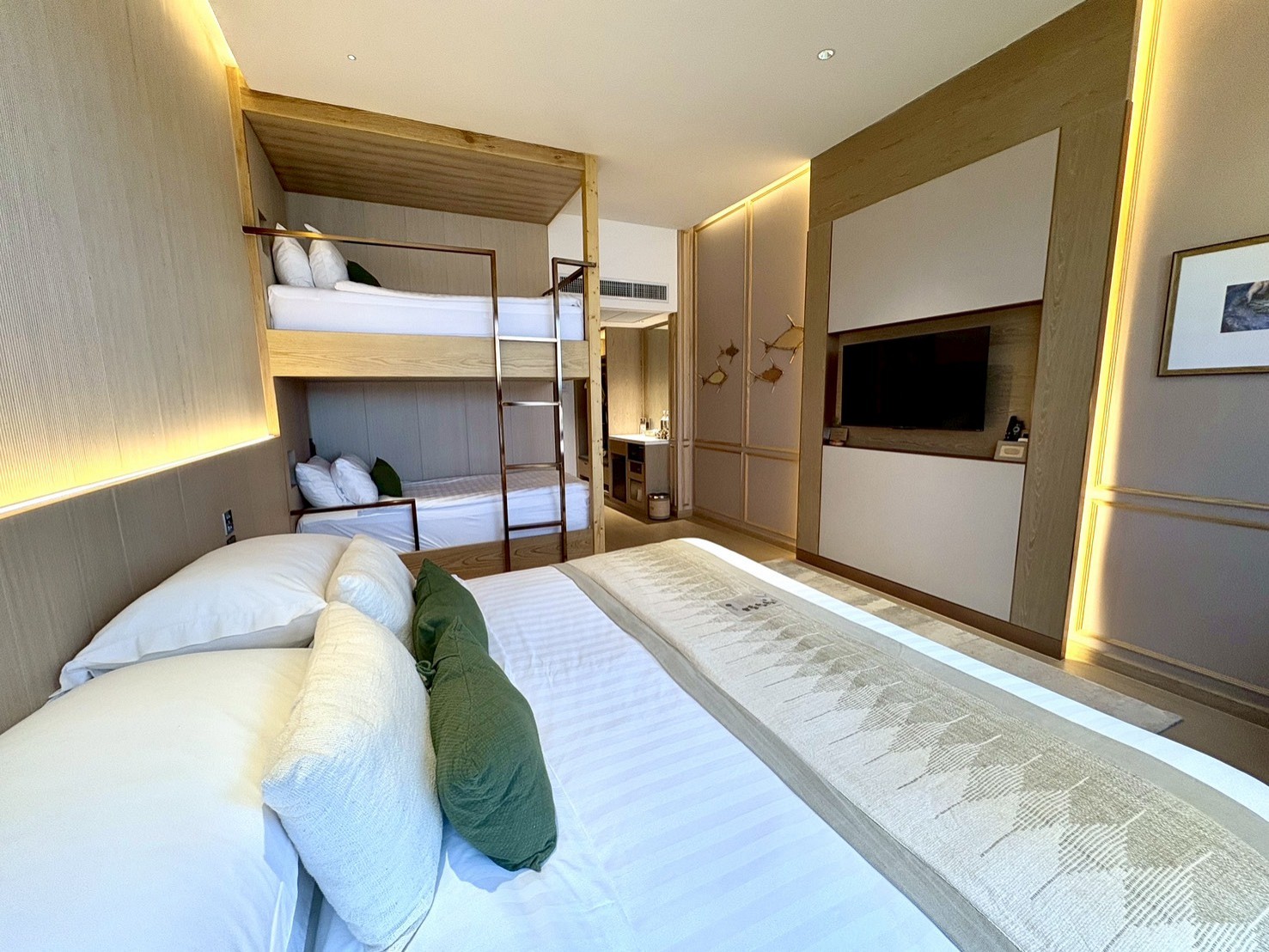 Family King Room With River View