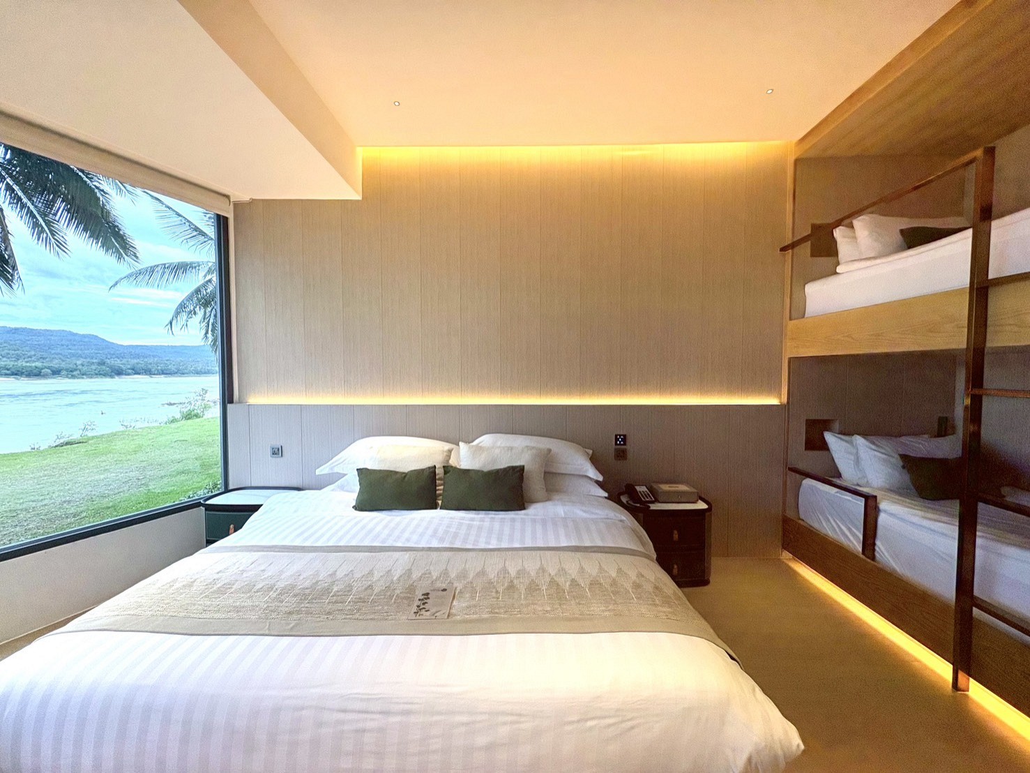 Family King Room With River View