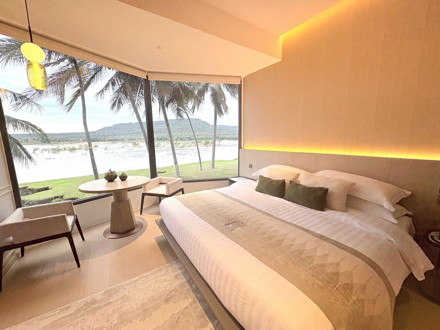 Family King Room With River View