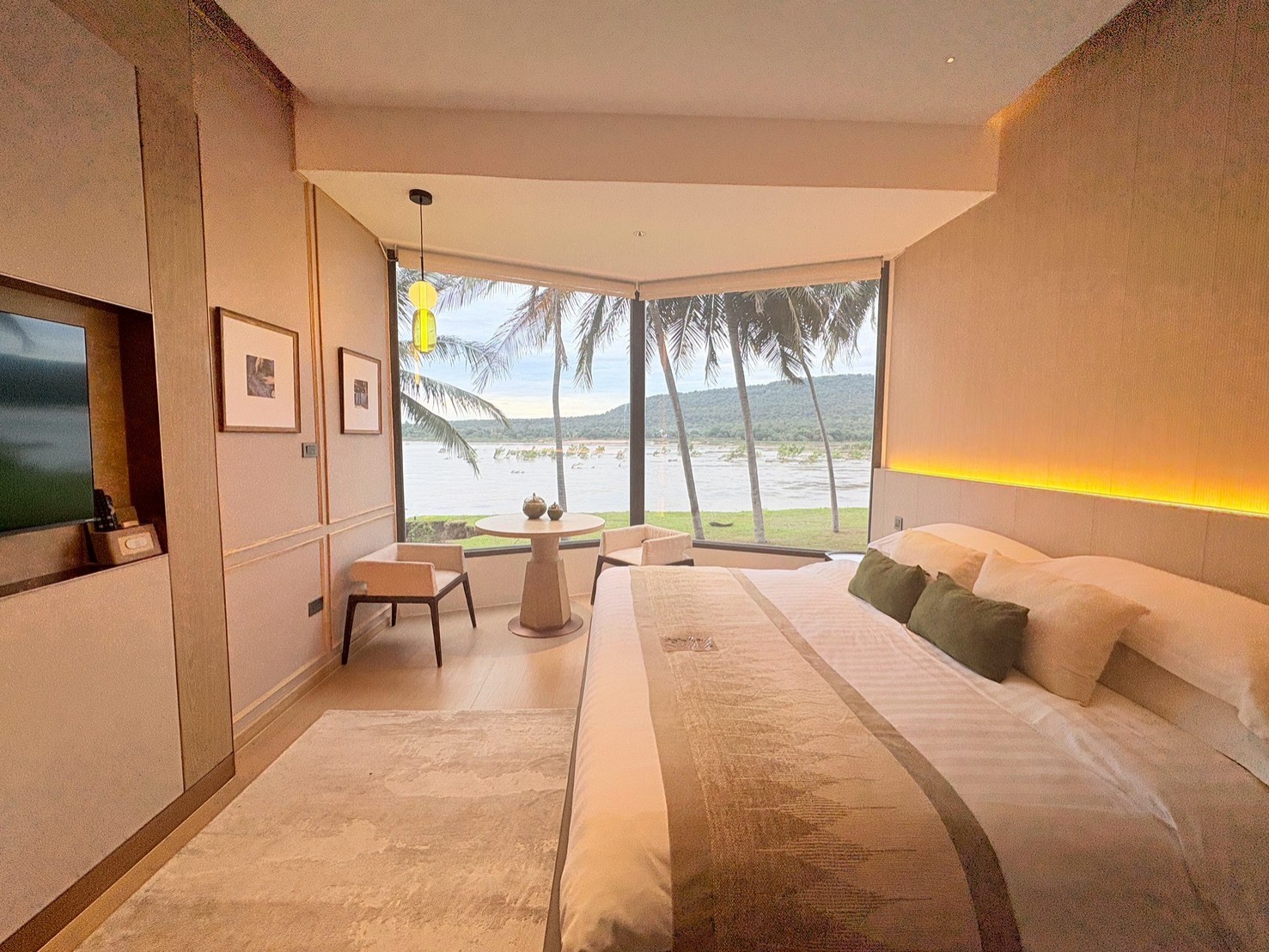 Family King Room With River View