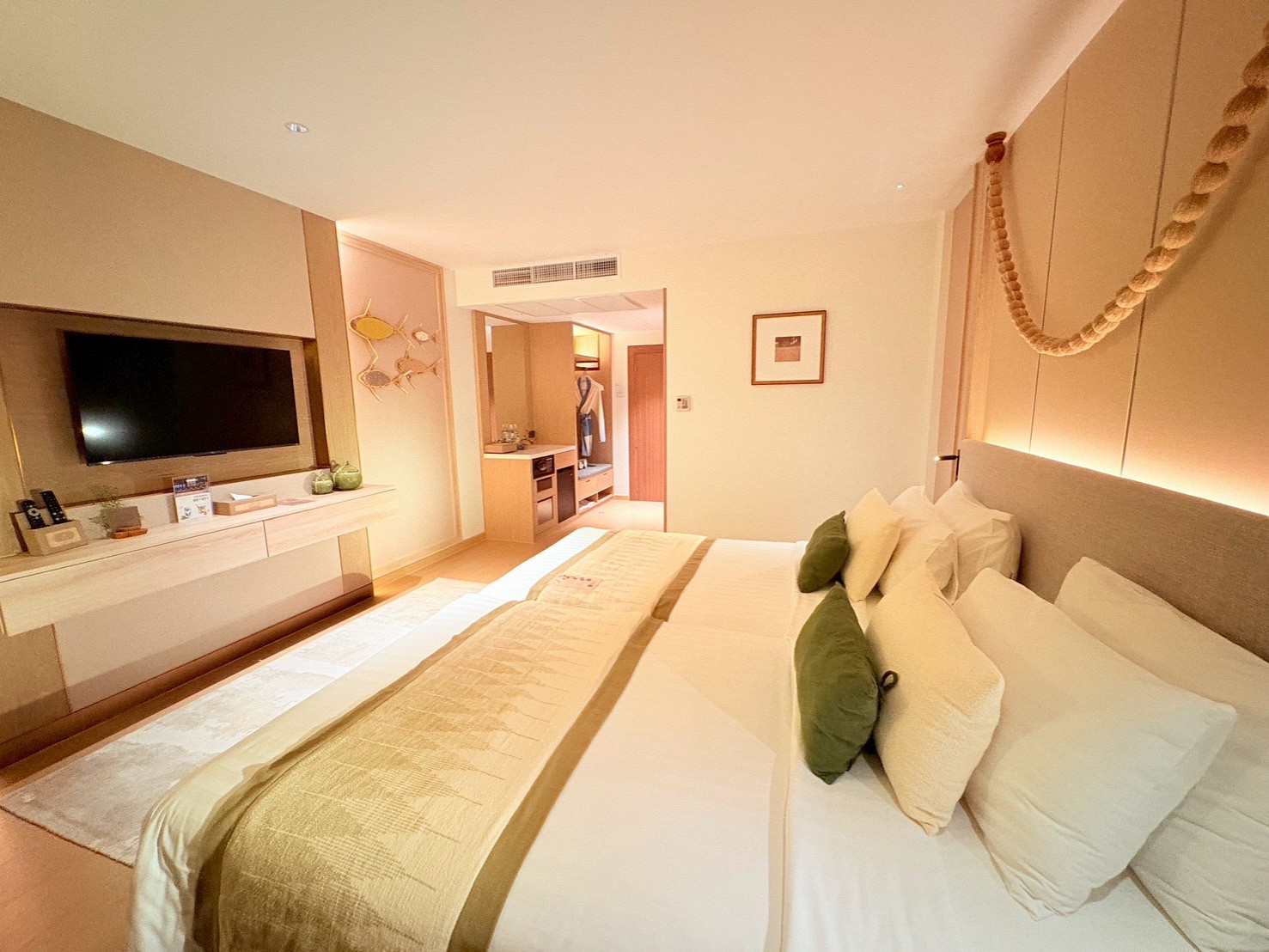 Superior Hollywood Room With River View